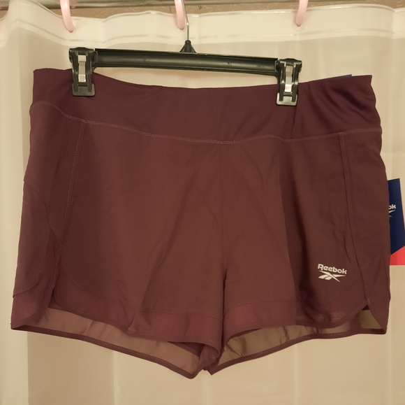 Reebok Pants - NWT Reebok women's xl shorts